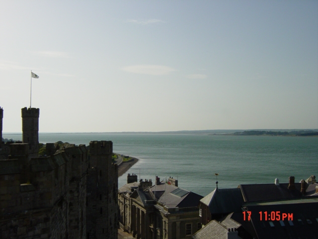 #来这里看大海 威尔士的卡那封城堡。