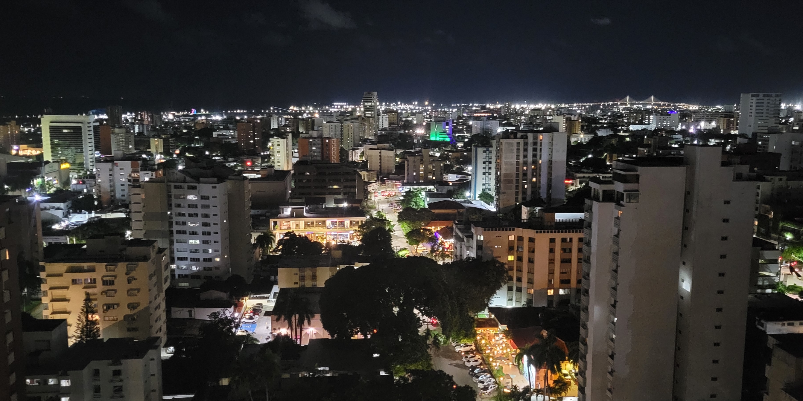 哥伦比亚北部海滨城市夜景，Barranquilla。