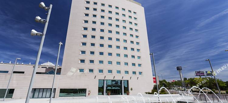 马德里机场T4 B&B酒店(B&B Hotel Madrid Aeropuerto T4)图片