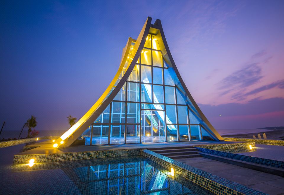 Wyndham Maoming Hotel Overview