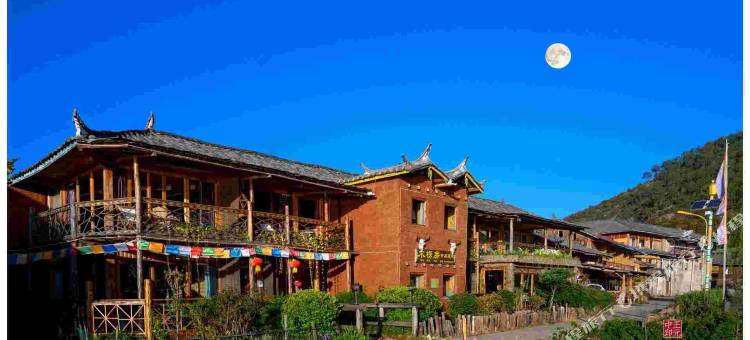 泸沽湖木楞房精品客栈图片