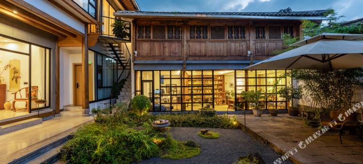 枕畔・是处・人文美学丨酒吧・360°火山花园景温泉美宿(和顺古镇店)图片