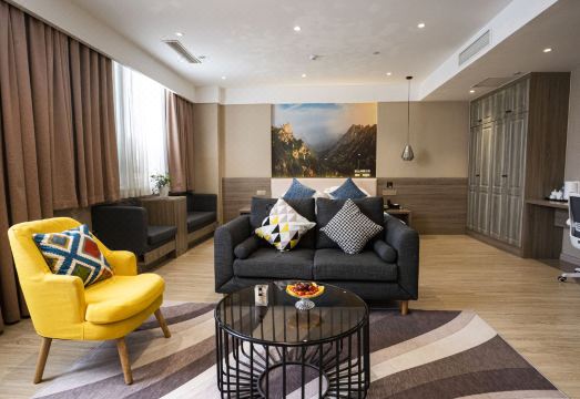 Pingyi Linyi gold and Silver Garden HotelHotel Overview