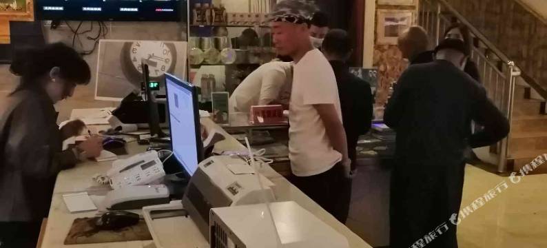 炉霍龙腾大酒店图片