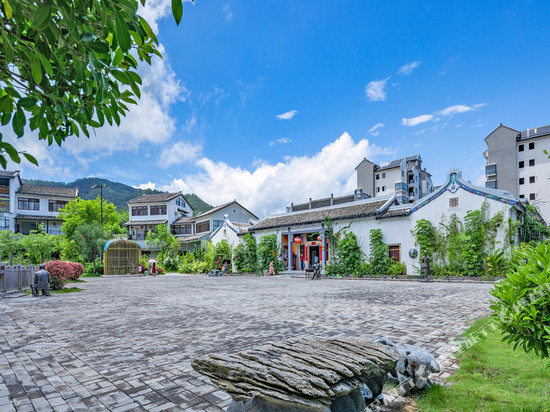 梅州三舍综艺民宿