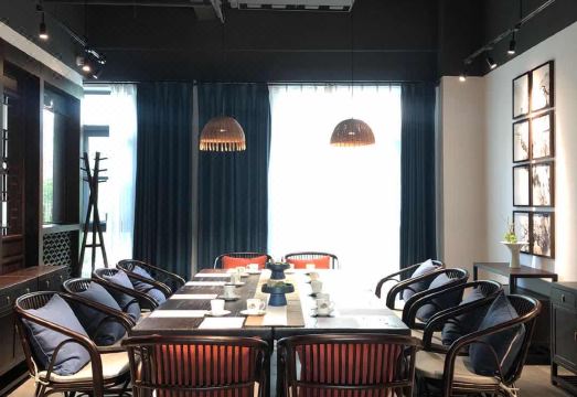 QIANNA HOTEL(Xinmi City Zhongqiang Guangnian)Hotel Overview