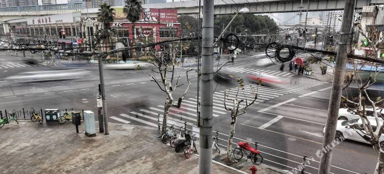 弗思特逸住酒店(上海宝山路地铁站店)图片