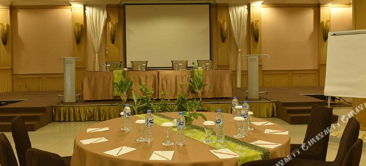 兹姆布勒伊特画廊家庭商务旅馆(Galeri Ciumbuleuit Family & Business Hotel)图片