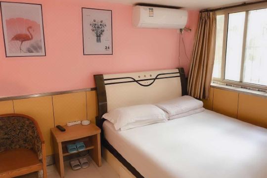 武昌火车站,优越的地理位置使它成为武汉一个令人向往的住宿选择