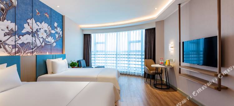 白玉兰酒店(平泉府前花园店)图片