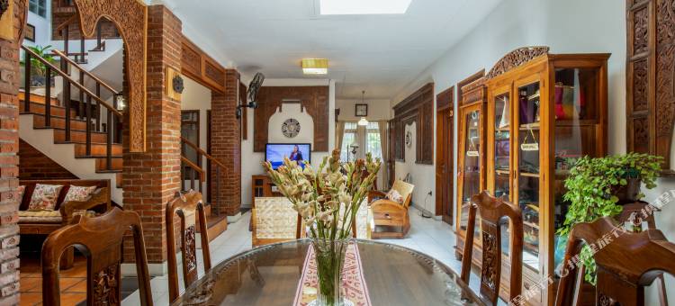 红多兹伊斯兰Plus酒店-近帕斯陶尔2号出口(Sekararum Butik Syariah Guesthouse)图片