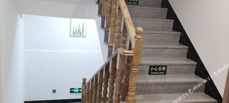龙陵一六八酒店图片