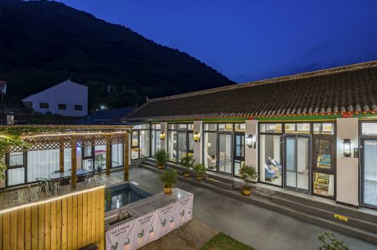 花筑·北京长城十六号院民宿(水长城店)