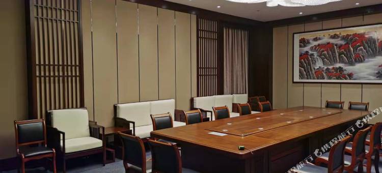 卢氏国际酒店图片