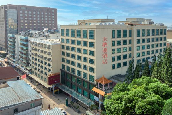 选择房间装修:2010东莞常平天鹅湖酒店地处常平镇中心区内.