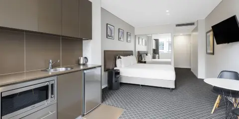 悉尼邦迪樞紐假日套房酒店