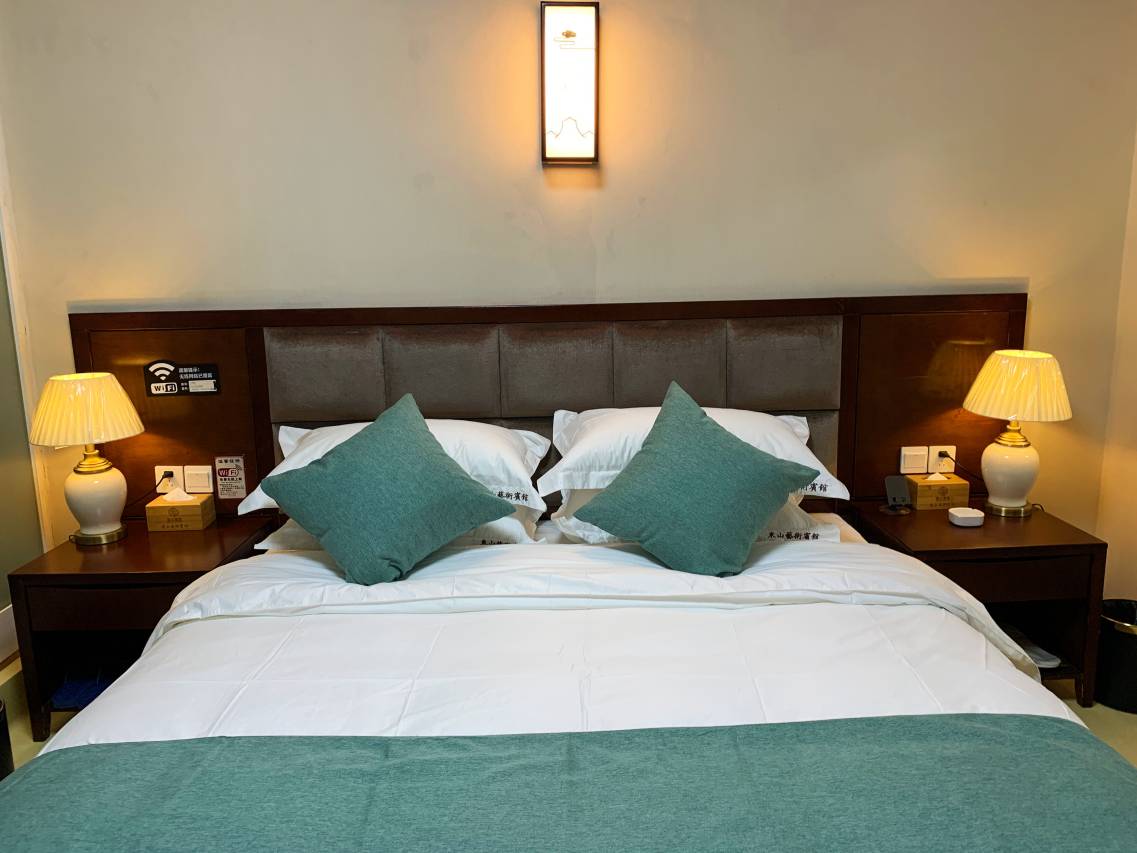 东山艺术宾馆(淮北师范大学店)