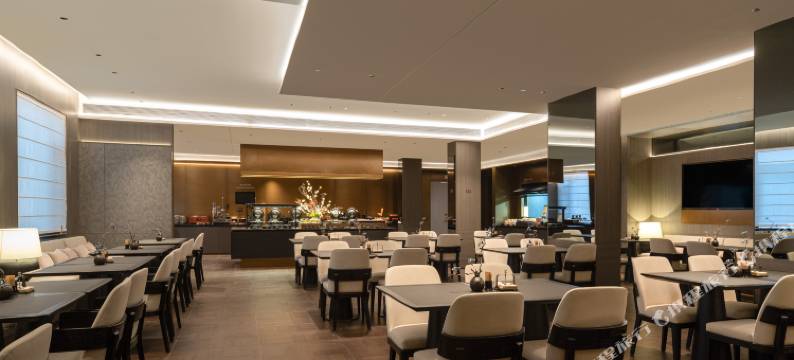 青岛五四广场延安三路地铁站亚朵酒店图片