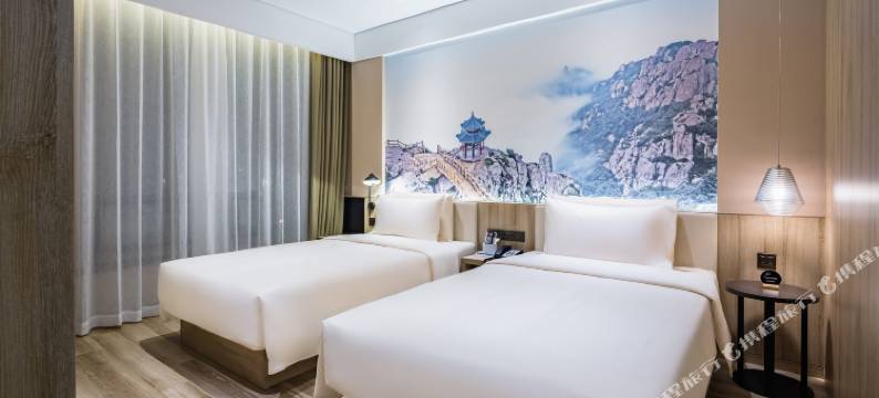 青岛福州路樱花小镇亚朵酒店图片