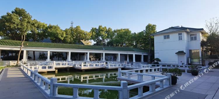 艺龙安云酒店(上海曹安公路定边路地铁站店)图片