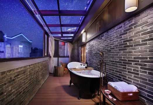 Qing San She Art Inn Hotel Overview