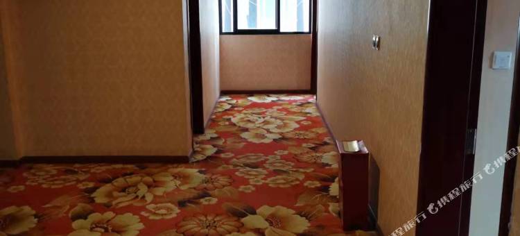 乡城乡馨商务酒店图片