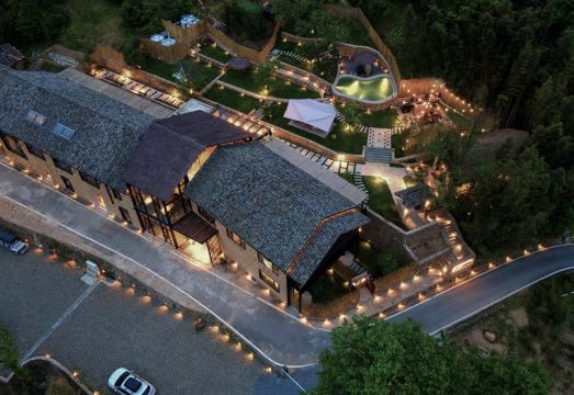 live in the mountainsHotel Overview