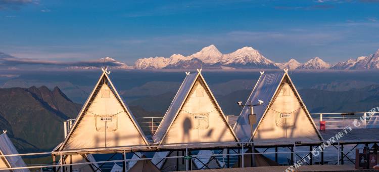 牛背山·星辰营地图片