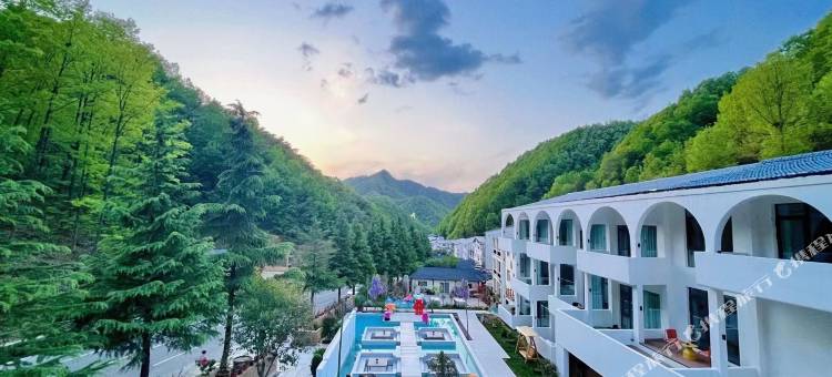 老君山里查里诺民宿(中灵索道店)图片