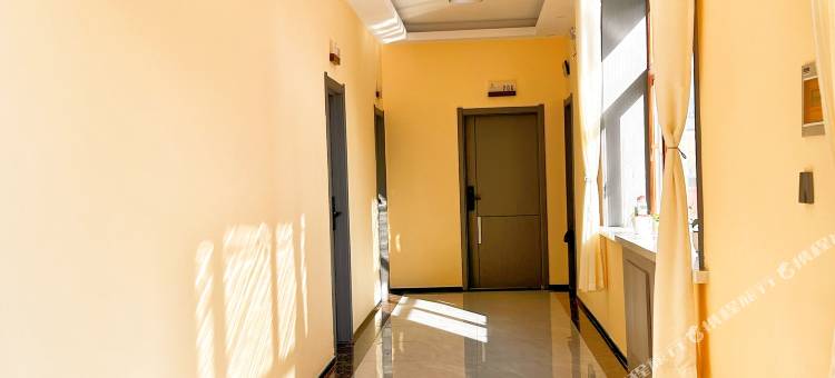 云鼎宾馆(塔河站店)图片