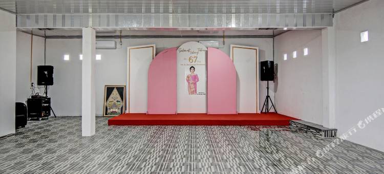 OYO 92081 马洛拉家庭旅馆(RedDoorz Near Parit Indah Pekanbaru)图片