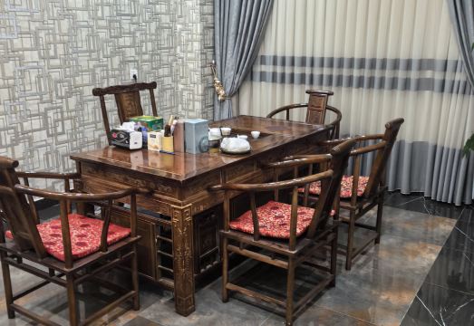 China Tower Hotel Overview