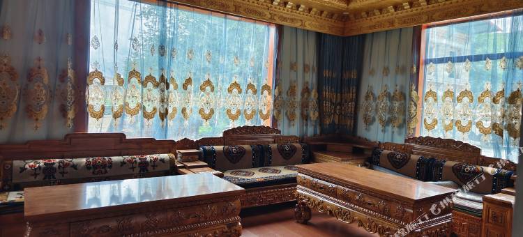 雪山云顶藏式民宿图片