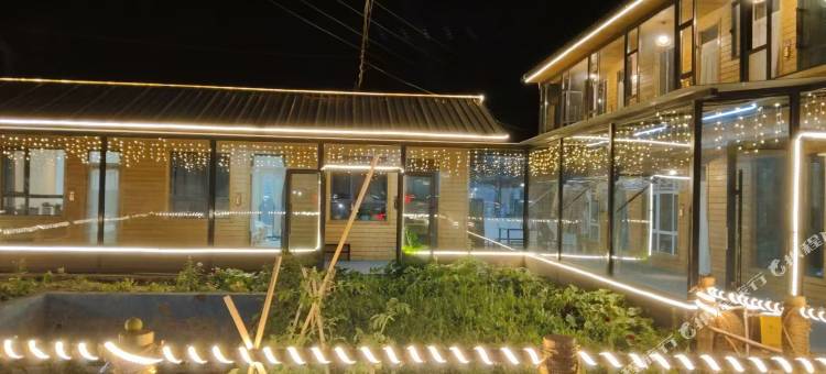 尼勒克山舍民宿(蜜蜂小镇店)图片