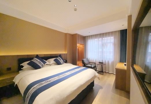 Dege Executive HotelHotel Overview