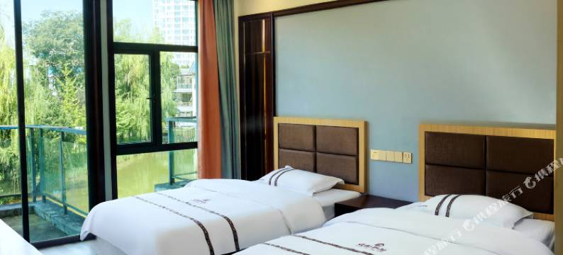 罗平湖畔酒店图片