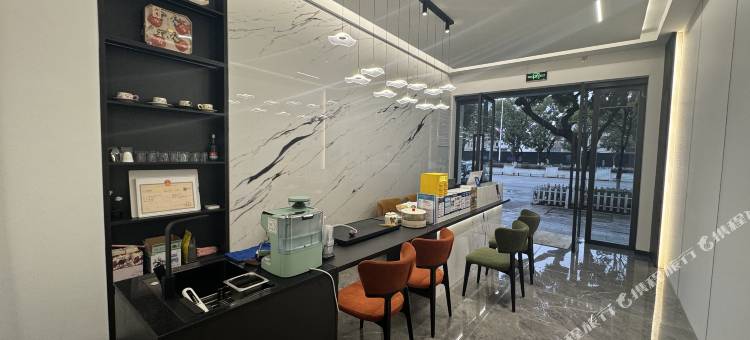 云宝智能酒店(大理高铁站洱海公园店)图片