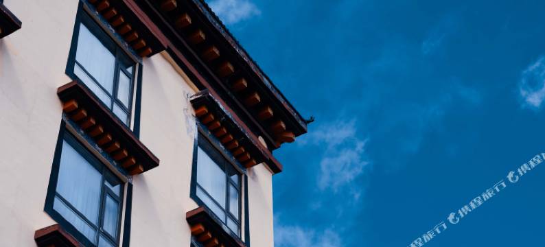 色达·草言殳舍酒店图片