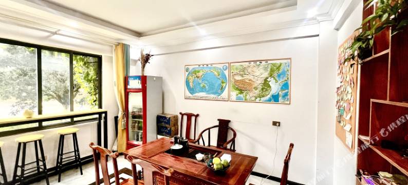 借湖而居青年旅舍图片