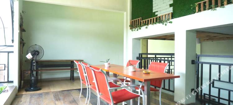 阿伦阿伦马迪恩附近的红多兹(RedDoorz Near Alun Alun Madiun)图片