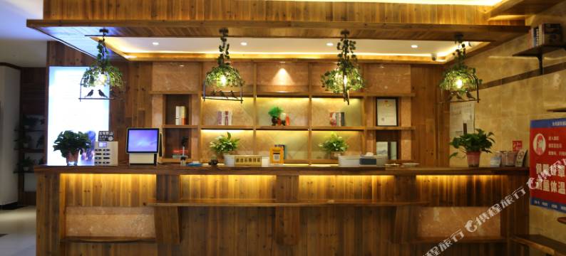 句容水月清华酒店(宁杭路崇明地铁站店)图片