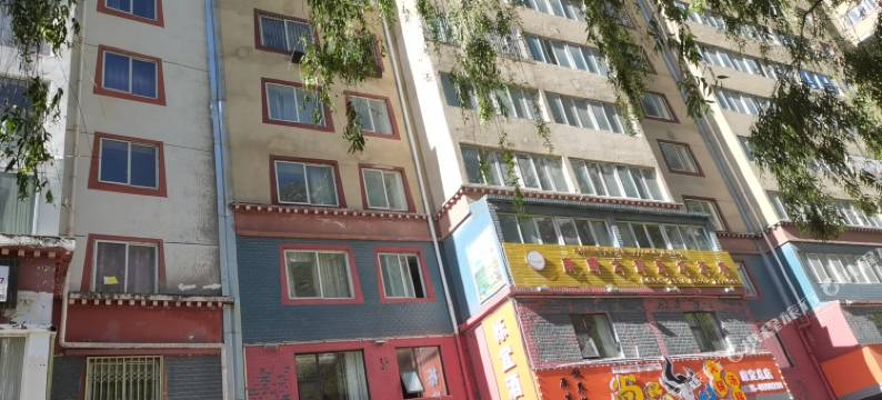 康定清水河畔民宿图片