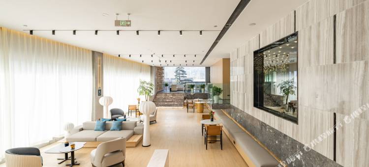 重庆西站站前广场亚朵酒店图片