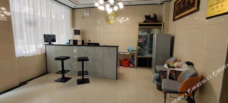 新郑月半弯宾馆(西亚斯学院店)图片