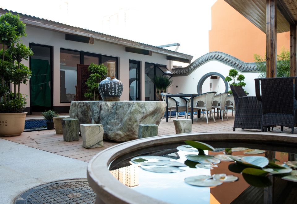 Eaton Shangpin Hotel (Bowen Institute of Technology)Hotel Overview