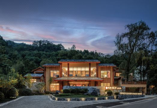 自在光雾山度假民宿外景图