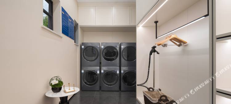 西安古城墙安定门地铁站美仑酒店图片