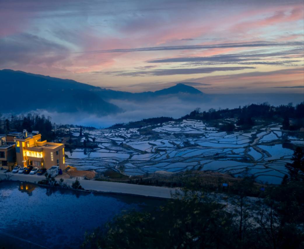 稻田理想｜蓝色梯田全景·观景民宿图片