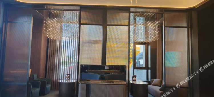 乌鲁木齐高铁站南广场桔子水晶酒店图片