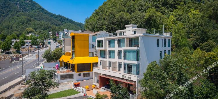 西桃咖啡民宿(老君山云景索道店)图片